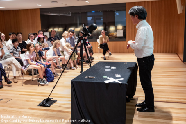 A magic show by Tadashi Tokieda - Maths at the Museum